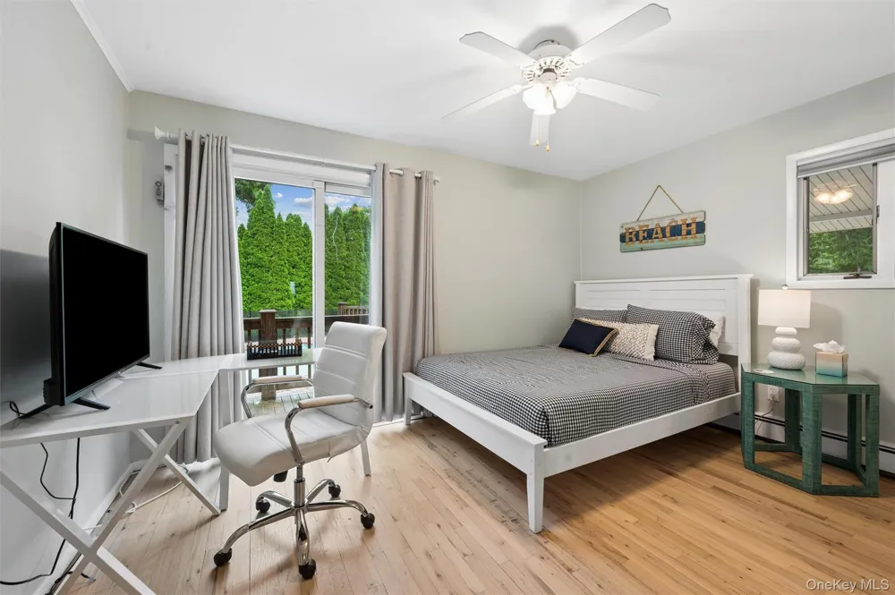 41 Homewood Drive Hampton Bays, NY 11946