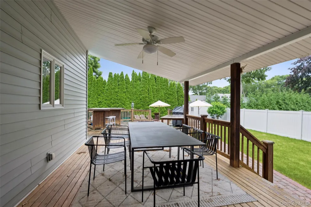 41 Homewood Drive Hampton Bays, NY 11946