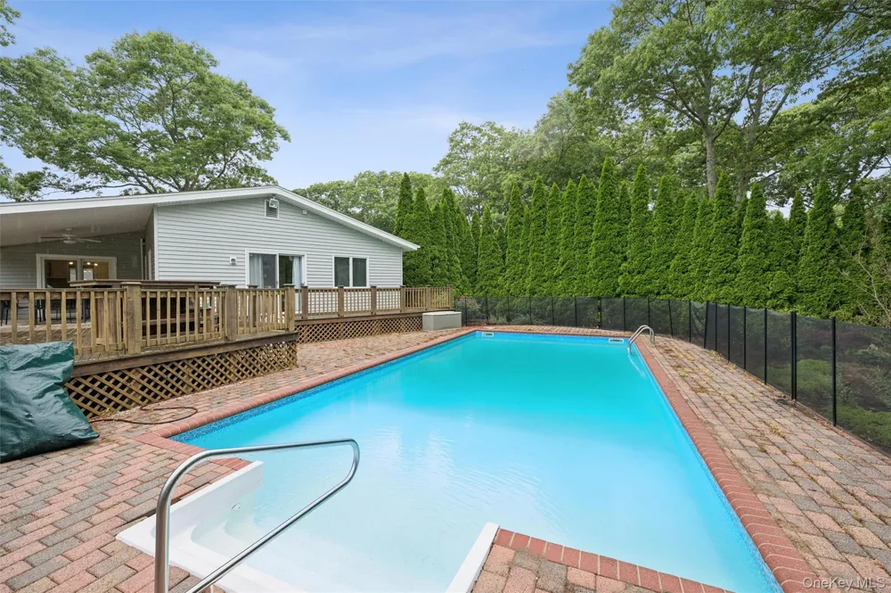 41 Homewood Drive Hampton Bays, NY 11946