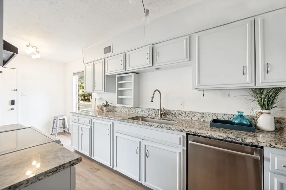 13747 Flagstone Lane Dallas, TX 75240