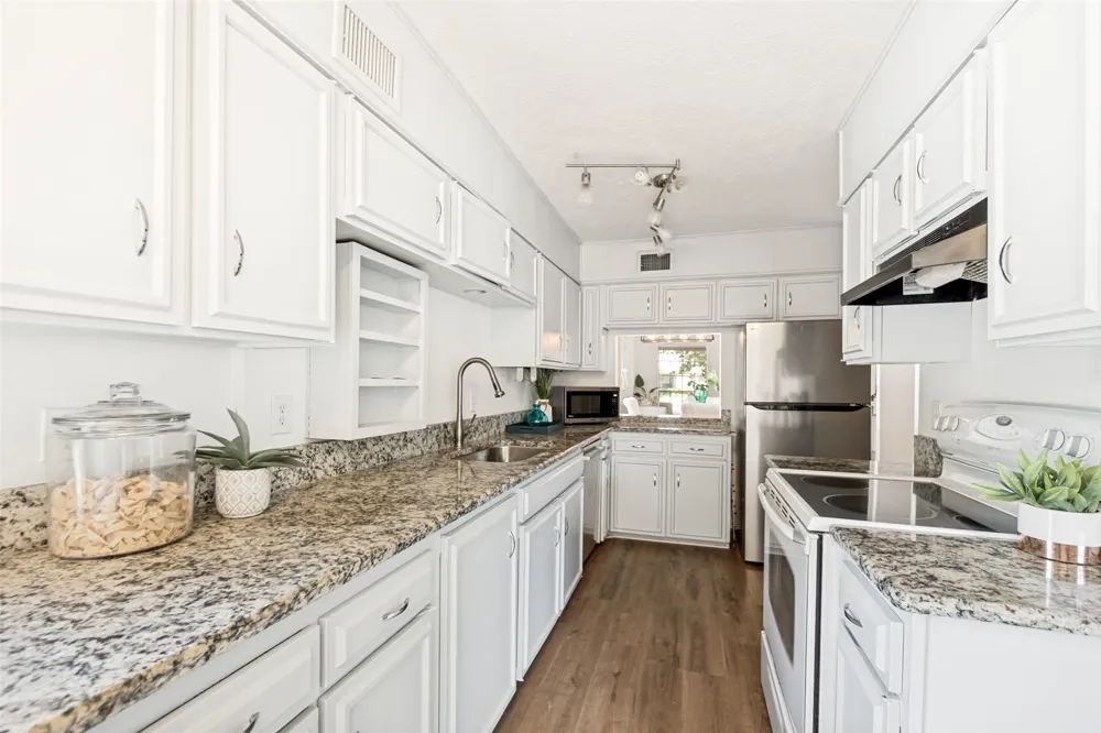 13747 Flagstone Lane Dallas, TX 75240