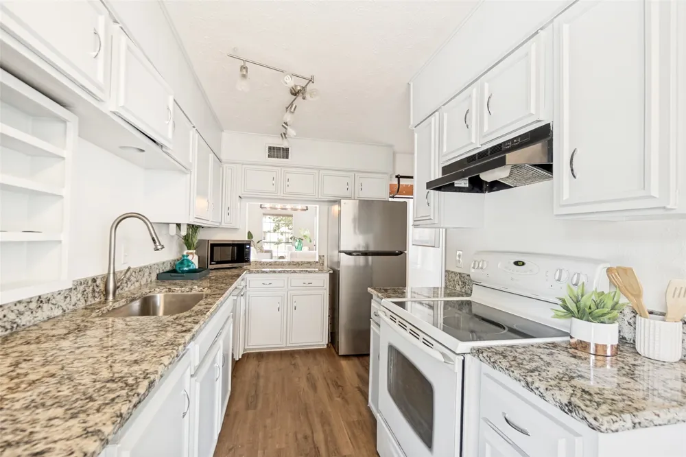 13747 Flagstone Lane Dallas, TX 75240
