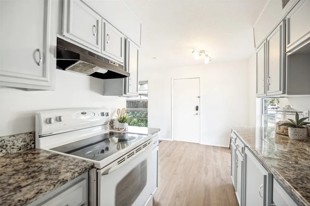13747 Flagstone Lane Dallas, TX 75240