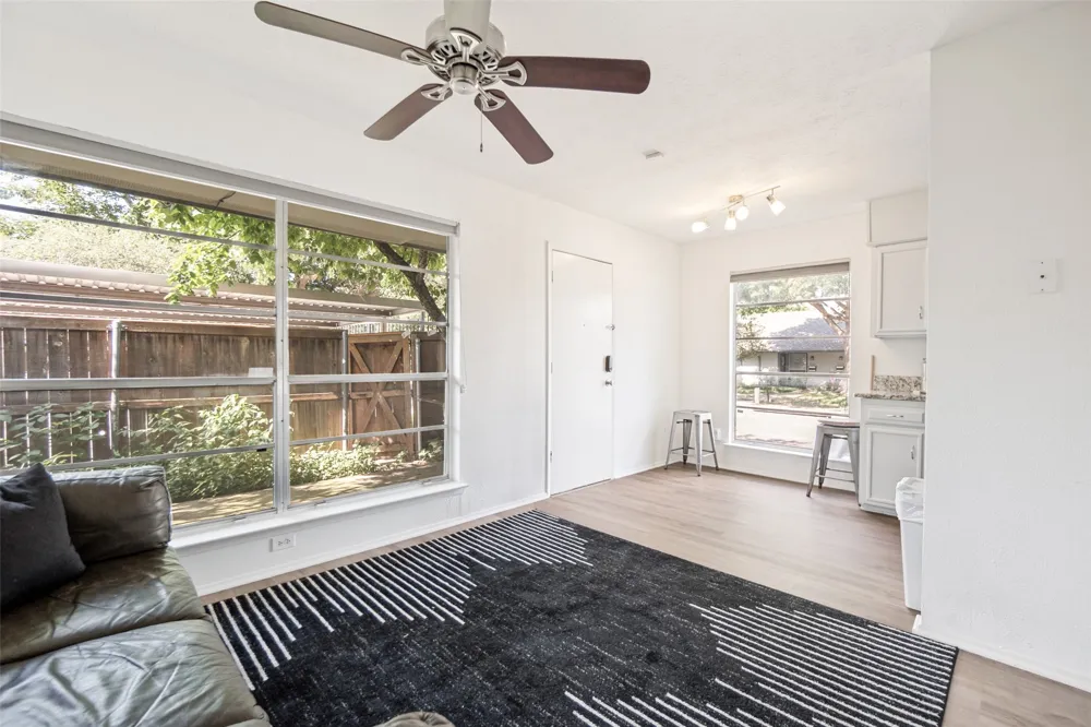 13747 Flagstone Lane Dallas, TX 75240