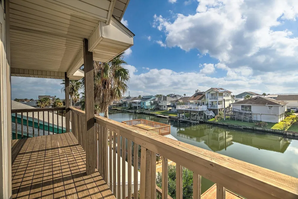 1095 Redfish Street Bayou Vista, TX 77563