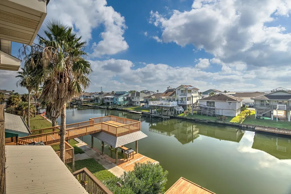 1095 Redfish Street Bayou Vista, TX 77563