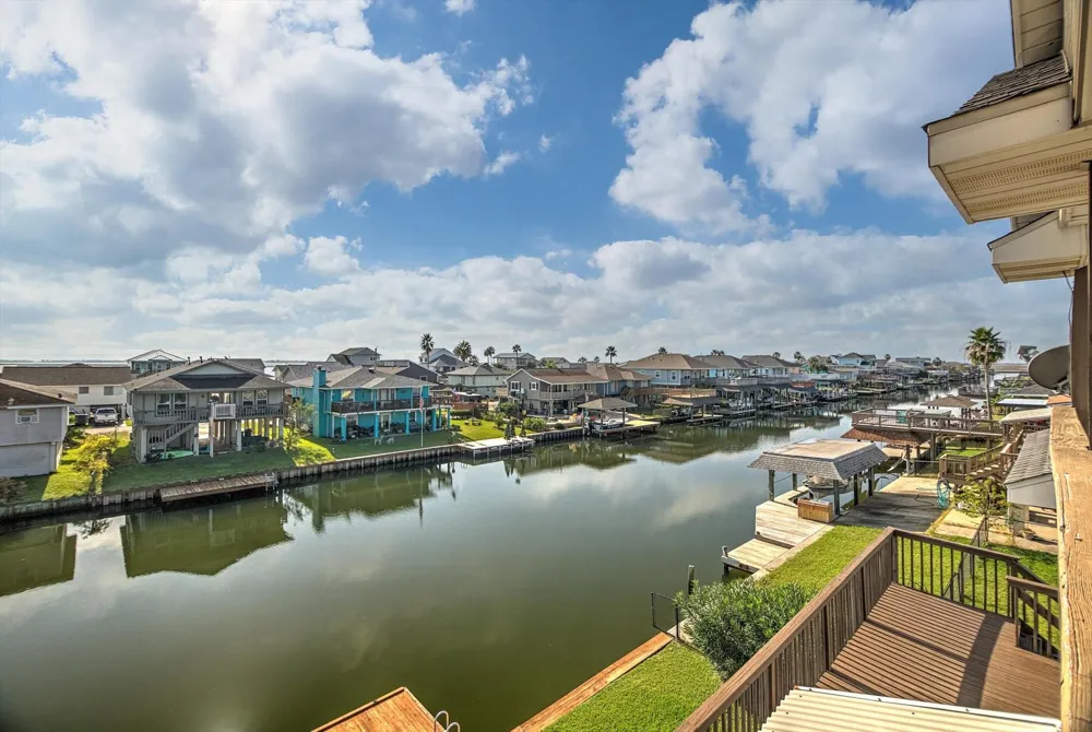1095 Redfish Street Bayou Vista, TX 77563