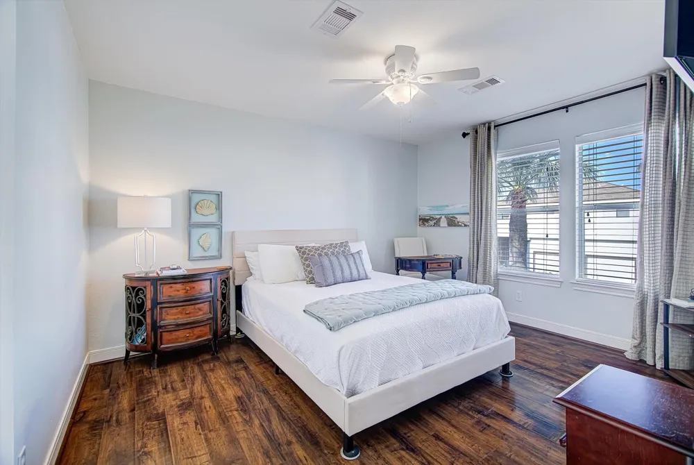 1095 Redfish Street Bayou Vista, TX 77563