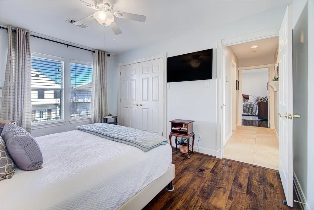 1095 Redfish Street Bayou Vista, TX 77563