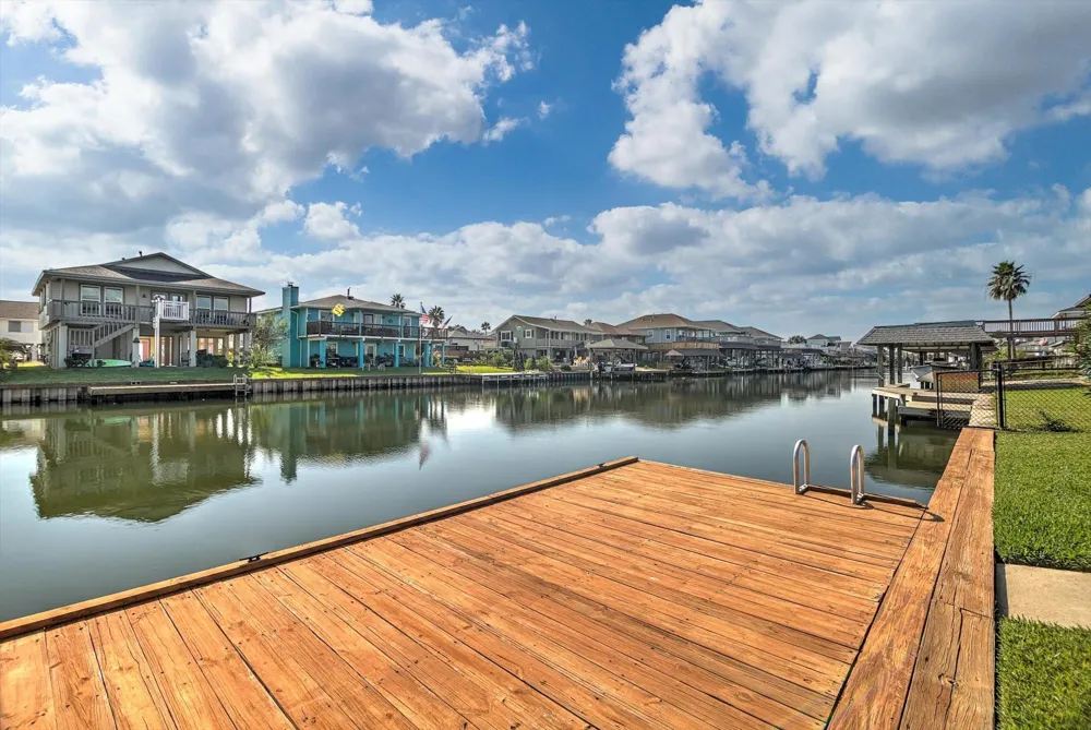 1095 Redfish Street Bayou Vista, TX 77563