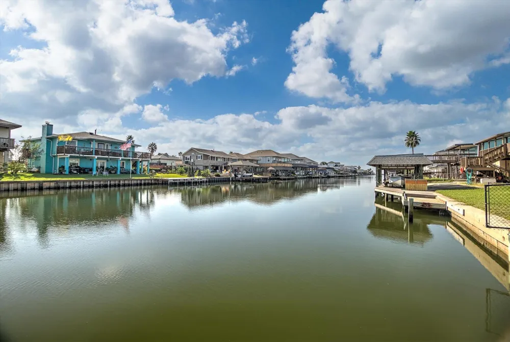 1095 Redfish Street Bayou Vista, TX 77563