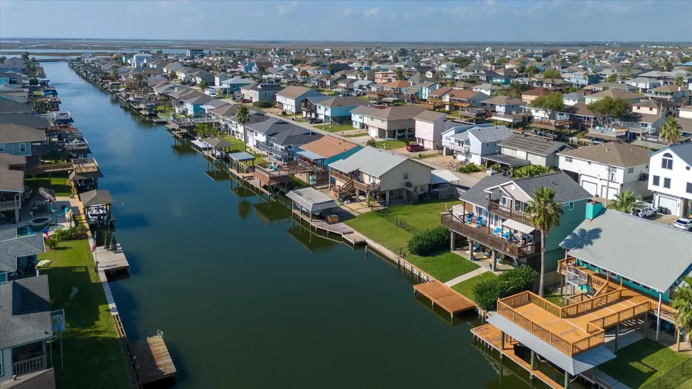 1095 Redfish Street Bayou Vista, TX 77563