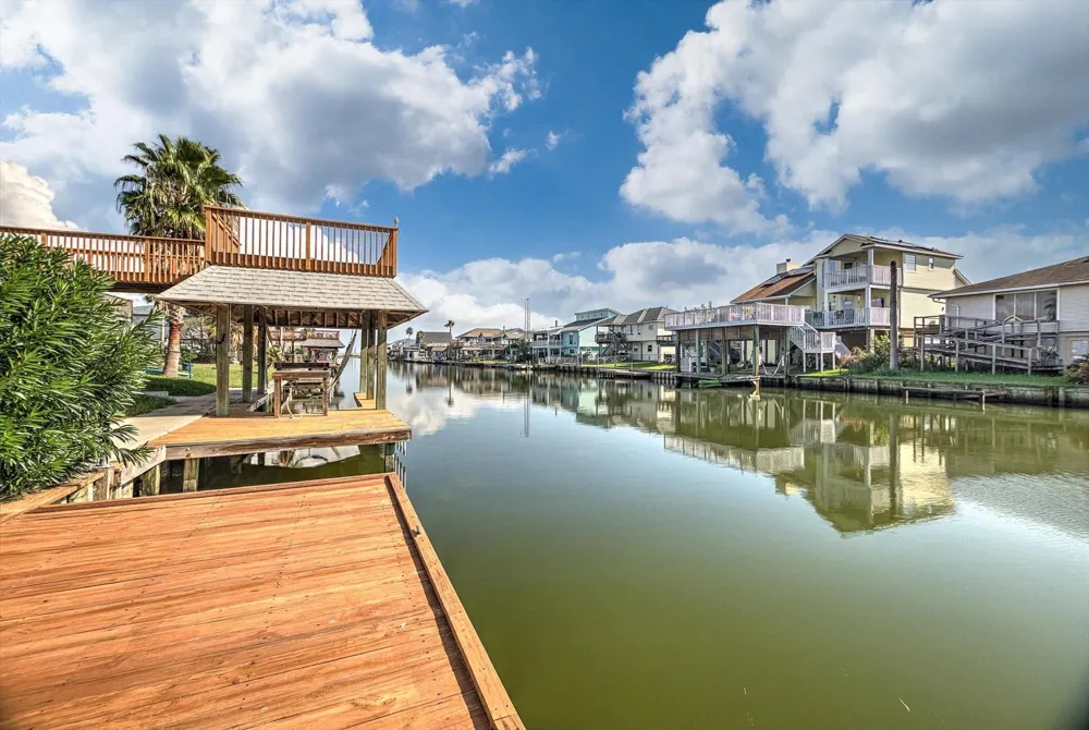 1095 Redfish Street Bayou Vista, TX 77563