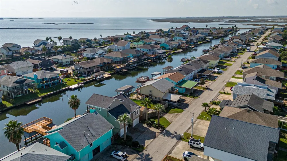 1095 Redfish Street Bayou Vista, TX 77563