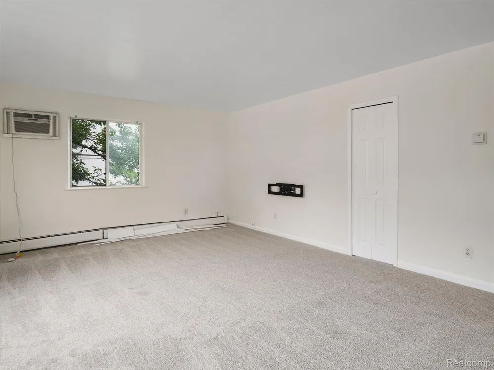 38576 Meadowdale Street Clinton Charter Township, MI 48036