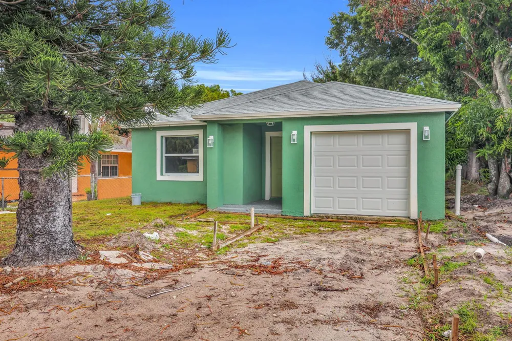2002 Avenue M Fort Pierce, FL 34950