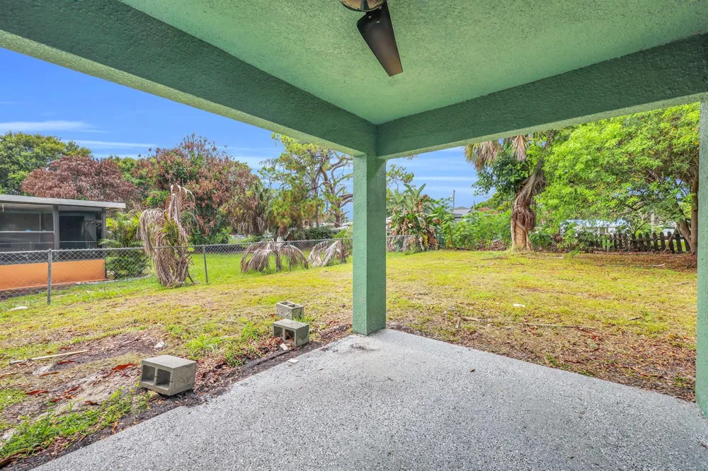 2002 Avenue M Fort Pierce, FL 34950