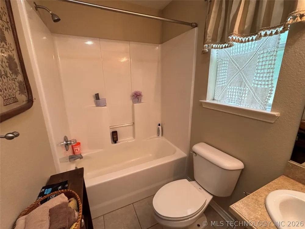 1011 49th Durant, OK 74701