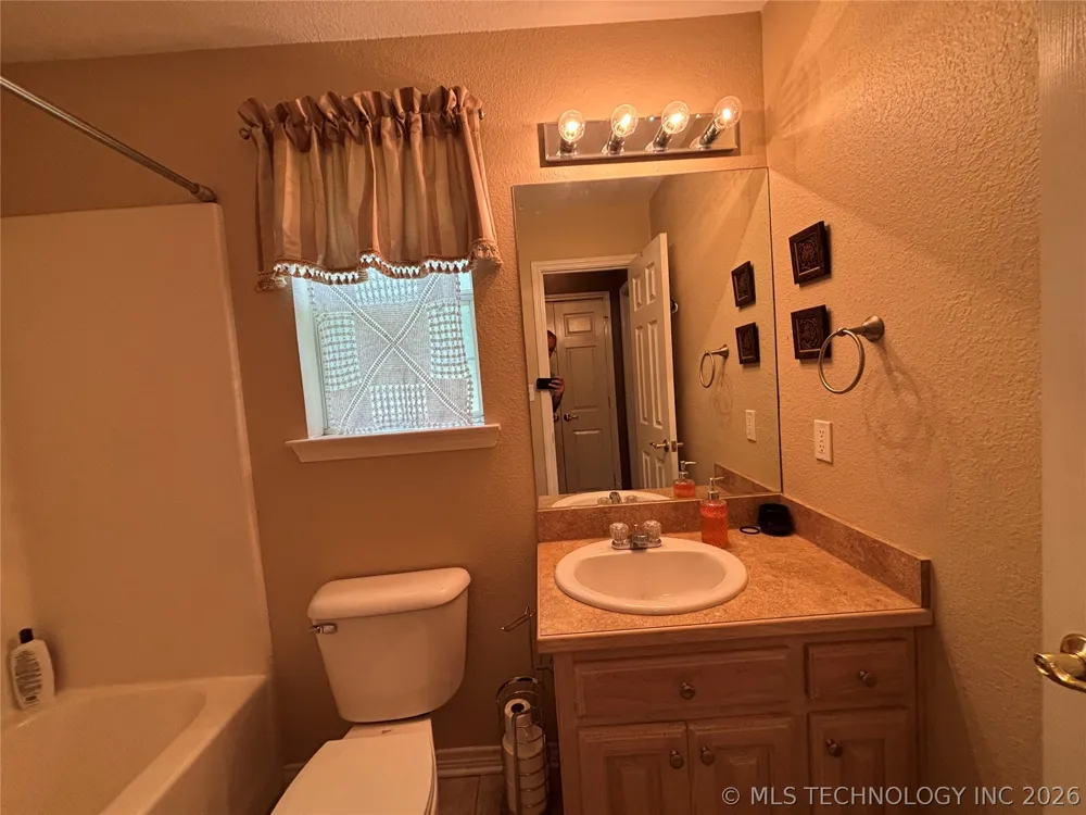 1011 49th Durant, OK 74701