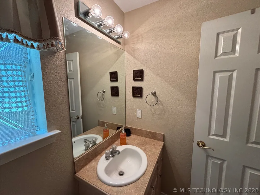 1011 49th Durant, OK 74701