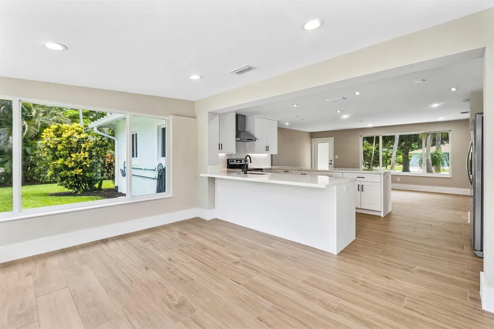 945 Westwind Drive North Palm Beach, FL 33408