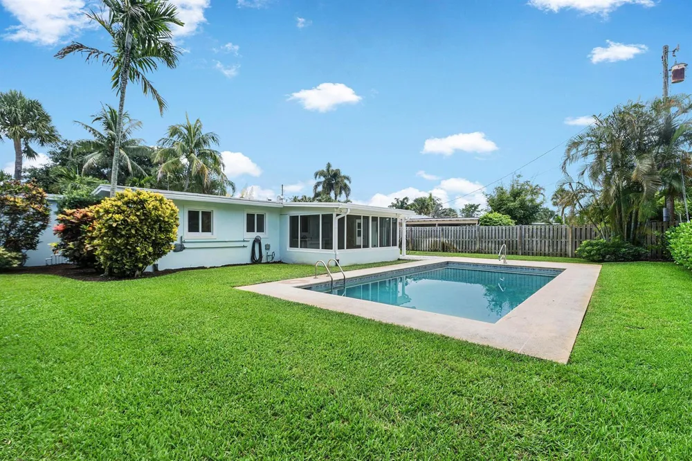 945 Westwind Drive North Palm Beach, FL 33408