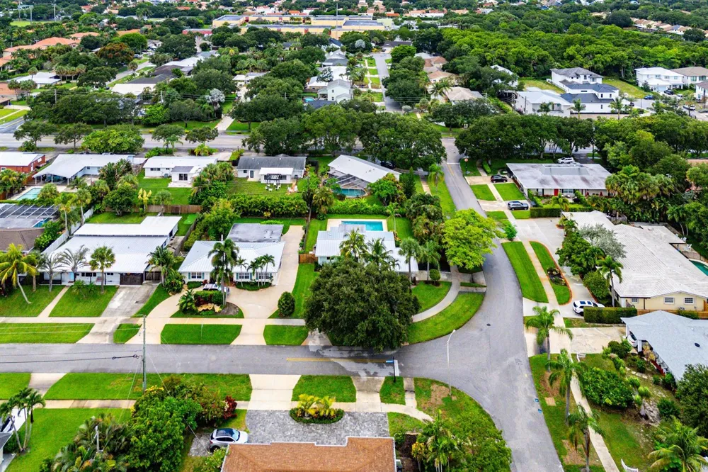 945 Westwind Drive North Palm Beach, FL 33408
