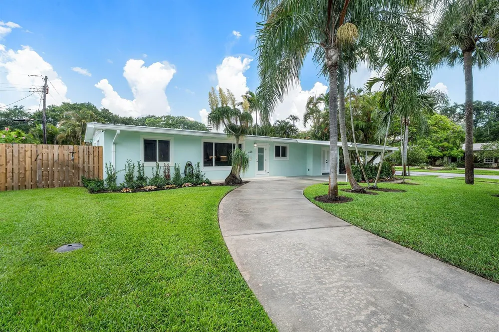 945 Westwind Drive North Palm Beach, FL 33408