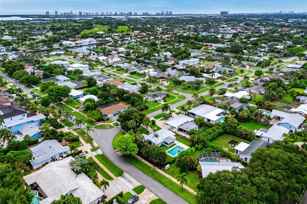 945 Westwind Drive North Palm Beach, FL 33408