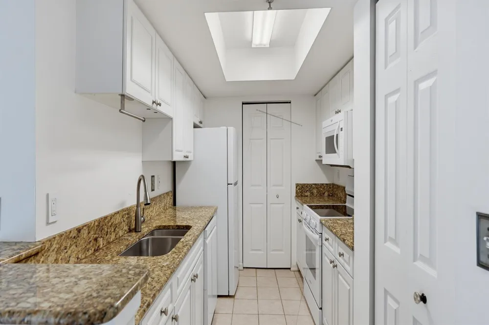 400 Crestwood Ct Court #417 Royal Palm Beach, FL 33411