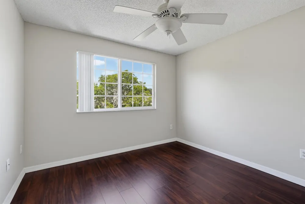 400 Crestwood Ct Court #417 Royal Palm Beach, FL 33411