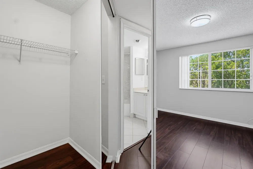 400 Crestwood Ct Court #417 Royal Palm Beach, FL 33411
