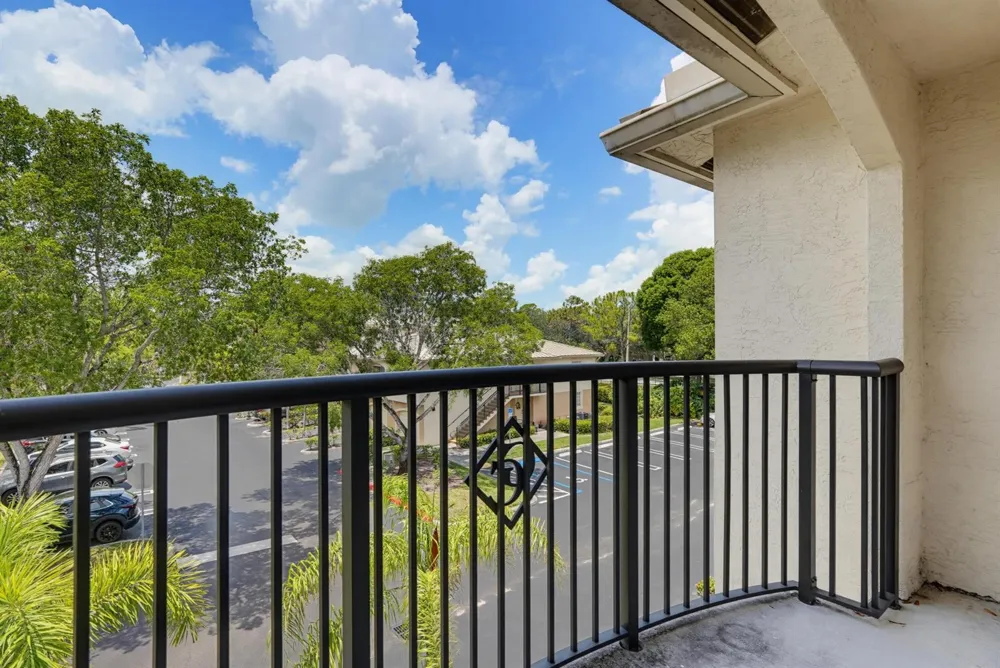 400 Crestwood Ct Court #417 Royal Palm Beach, FL 33411