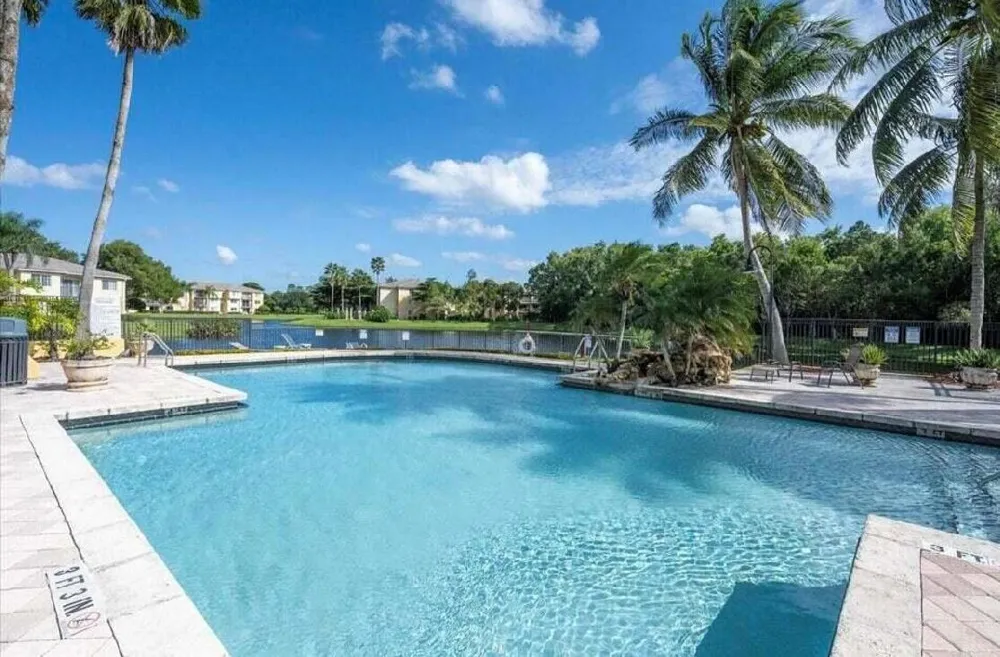 400 Crestwood Ct Court #417 Royal Palm Beach, FL 33411