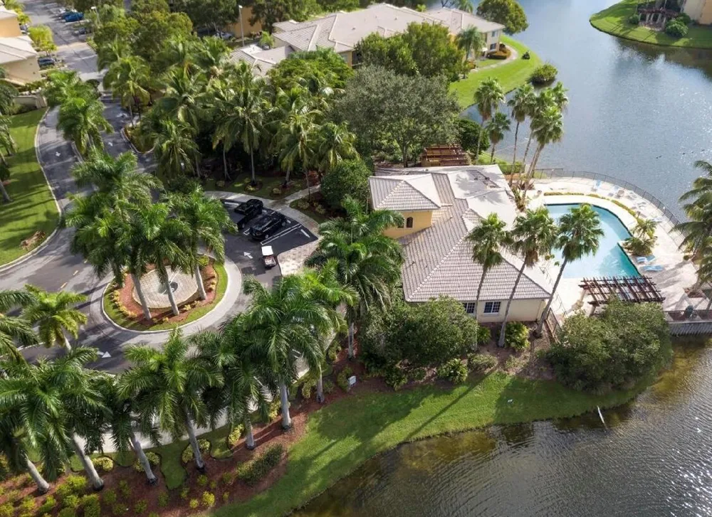 400 Crestwood Ct Court #417 Royal Palm Beach, FL 33411
