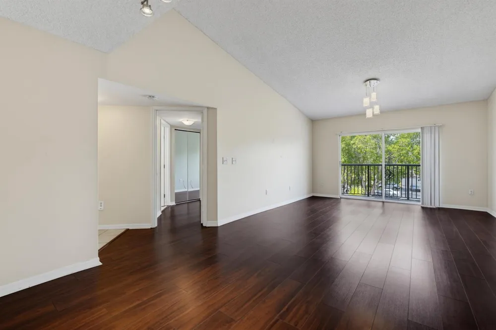 400 Crestwood Ct Court #417 Royal Palm Beach, FL 33411