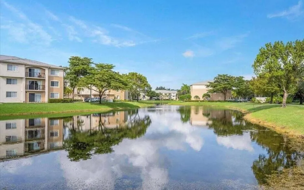 400 Crestwood Ct Court #417 Royal Palm Beach, FL 33411