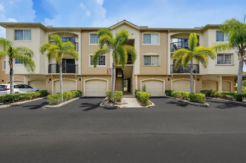 400 Crestwood Ct Court #417 Royal Palm Beach, FL 33411