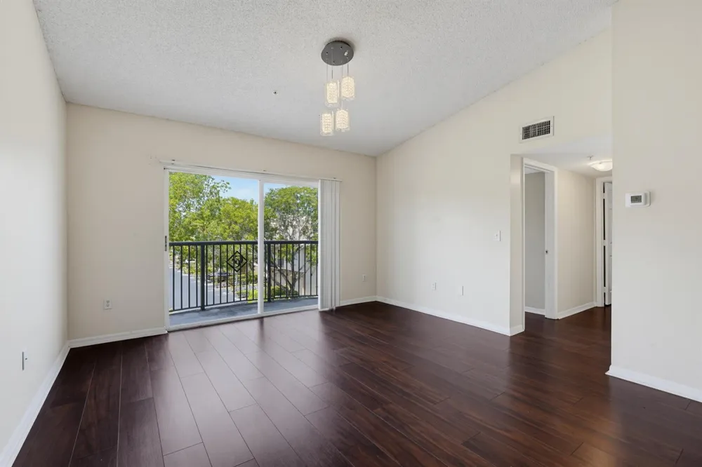 400 Crestwood Ct Court #417 Royal Palm Beach, FL 33411