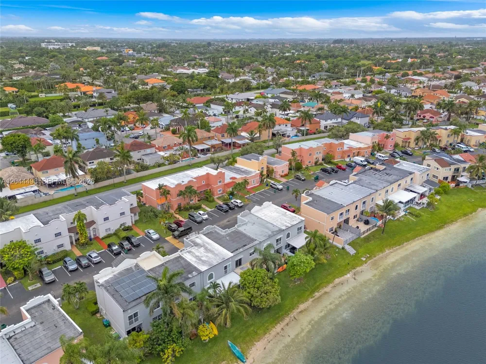 12427 NW 7th Ln Miami, FL 33182