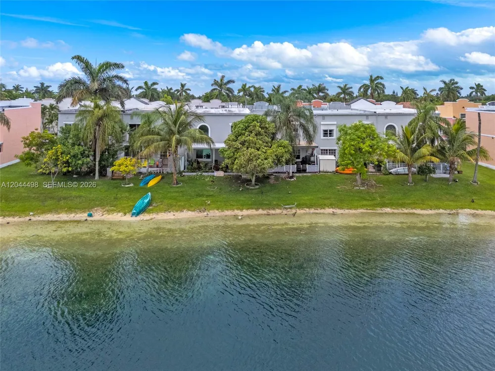 12427 NW 7th Ln Miami, FL 33182
