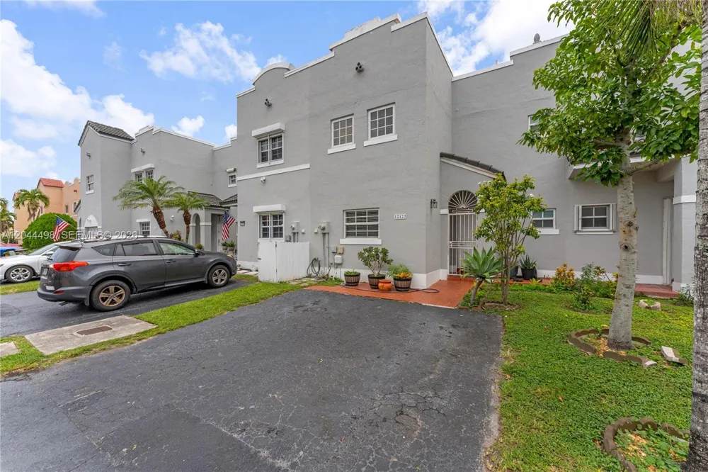 12427 NW 7th Ln Miami, FL 33182