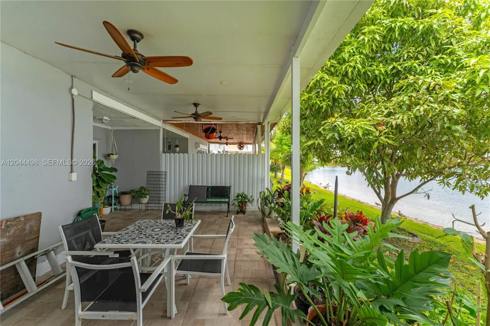 12427 NW 7th Ln Miami, FL 33182