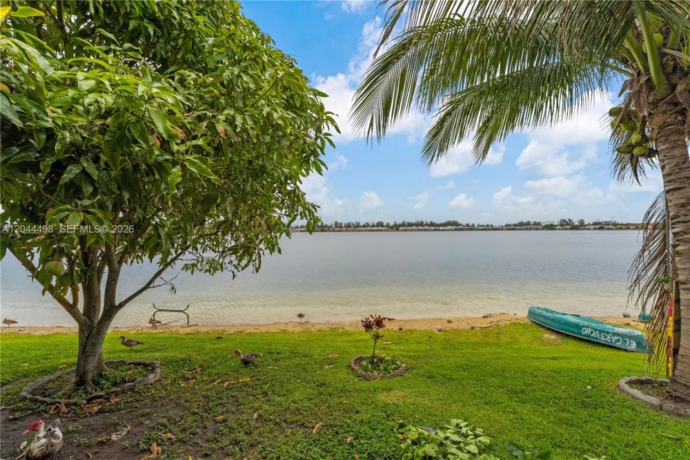 12427 NW 7th Ln Miami, FL 33182