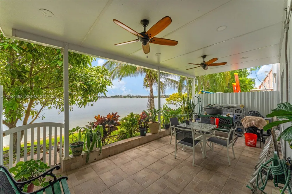 12427 NW 7th Ln Miami, FL 33182