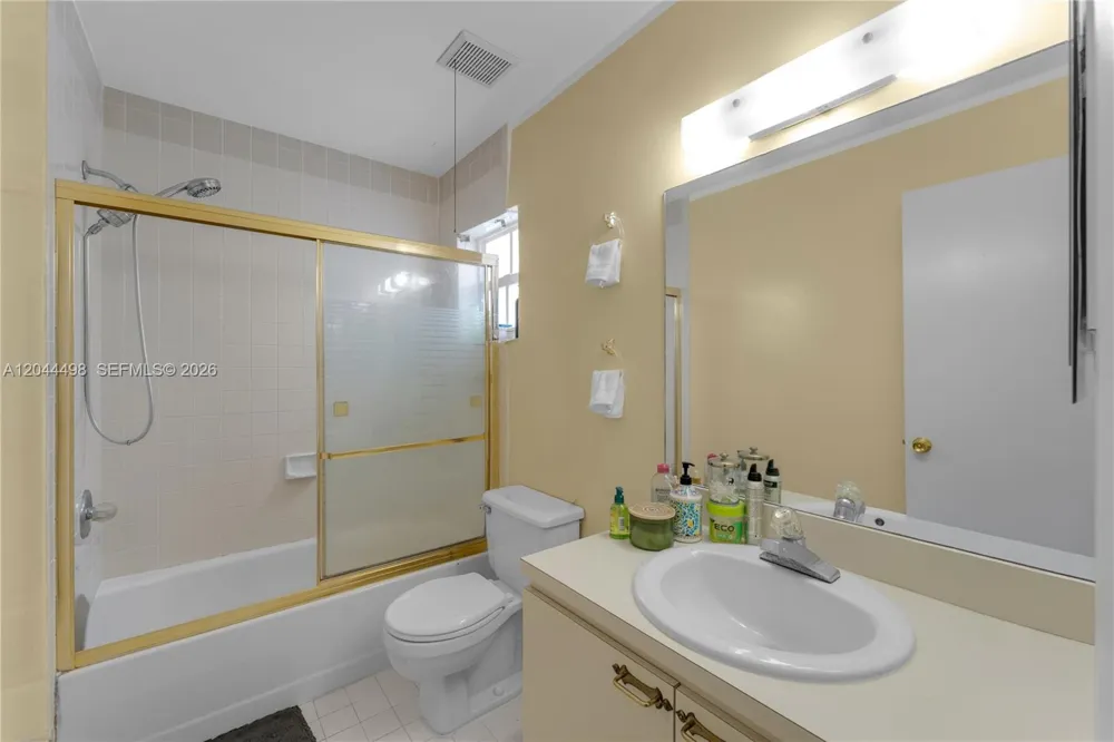 12427 NW 7th Ln Miami, FL 33182