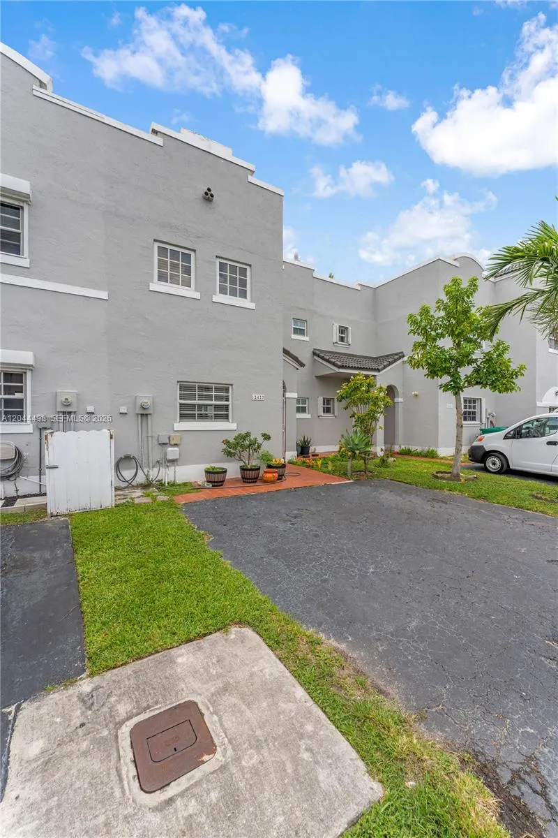 12427 NW 7th Ln Miami, FL 33182