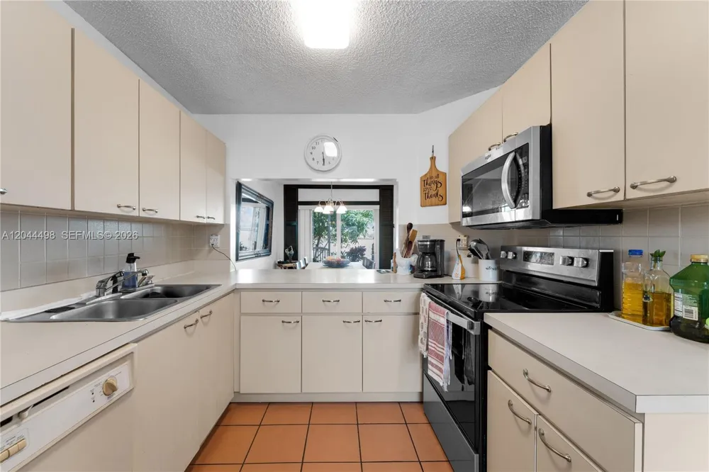 12427 NW 7th Ln Miami, FL 33182