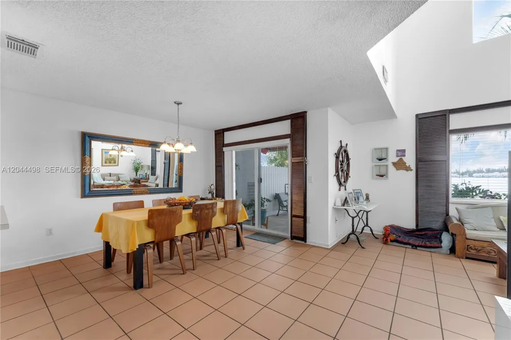 12427 NW 7th Ln Miami, FL 33182