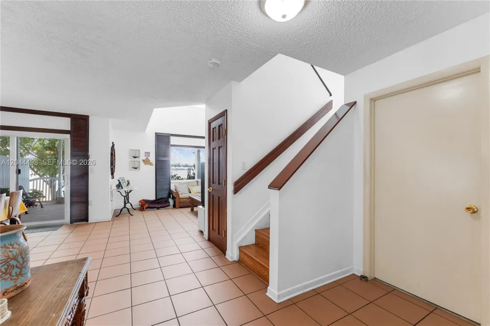 12427 NW 7th Ln Miami, FL 33182